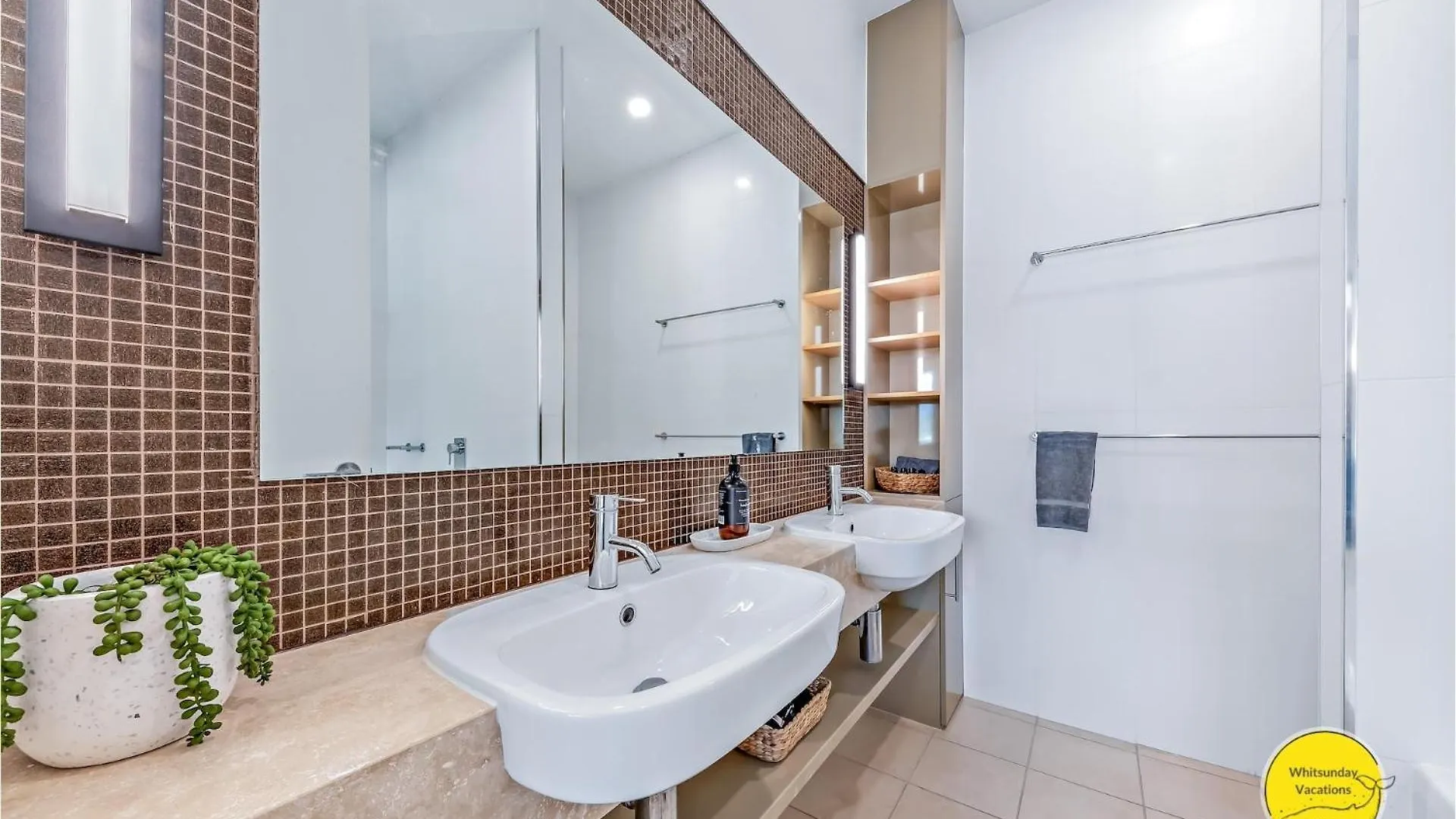 Penthouse Living At The Port Of Airlie Apartment Airlie Beach