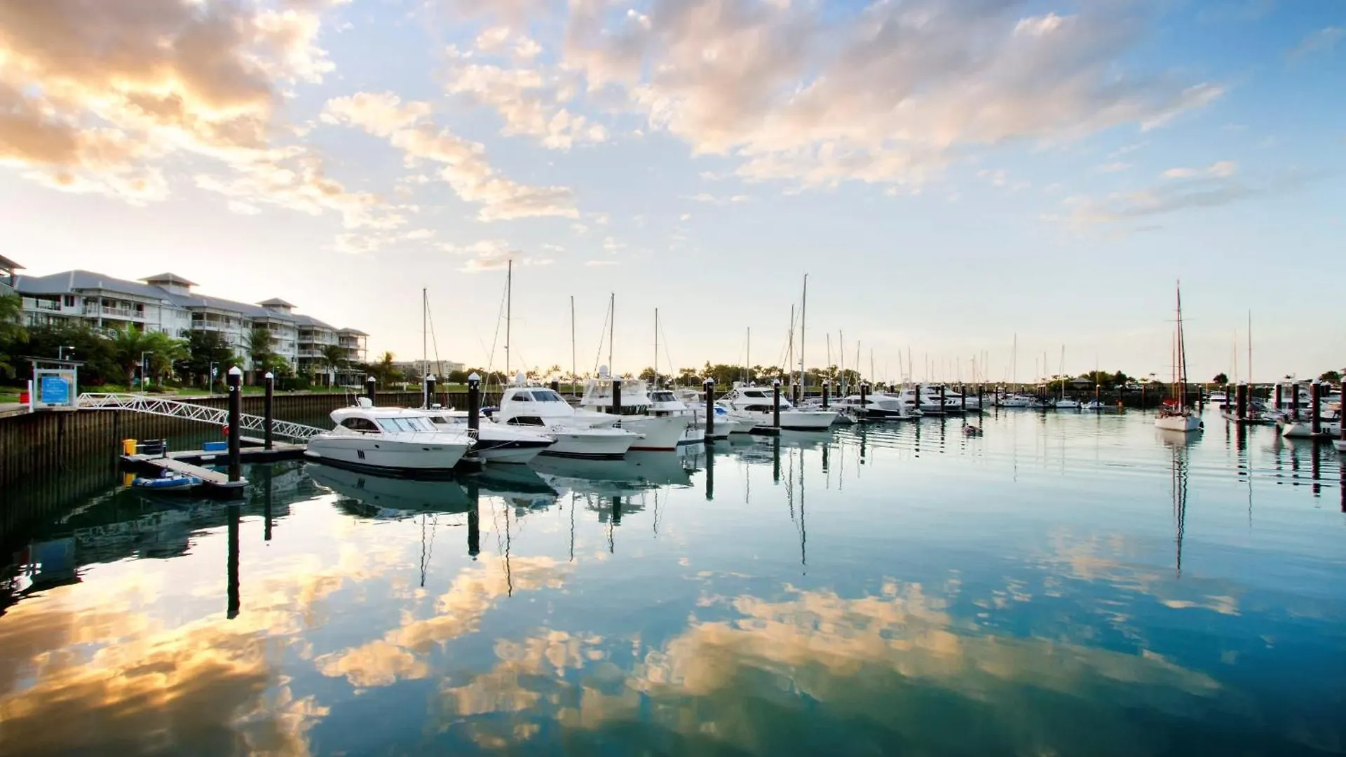 Penthouse Living At The Port Of Airlie Apartment Airlie Beach 0*,  Australia